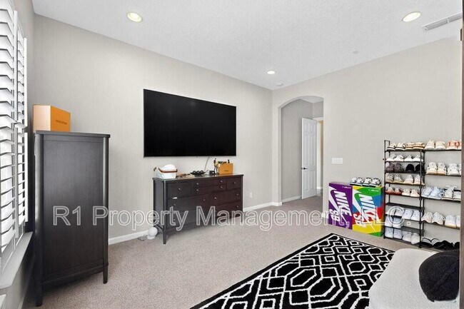 Building Photo - 1723 Mount Hood Trl NW