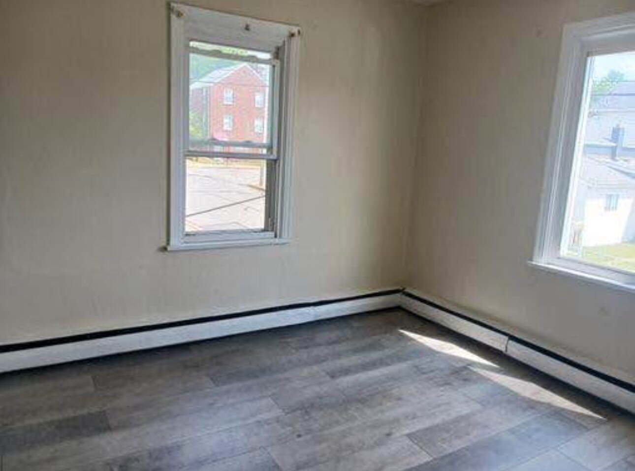 Building Photo - 935 Drey St