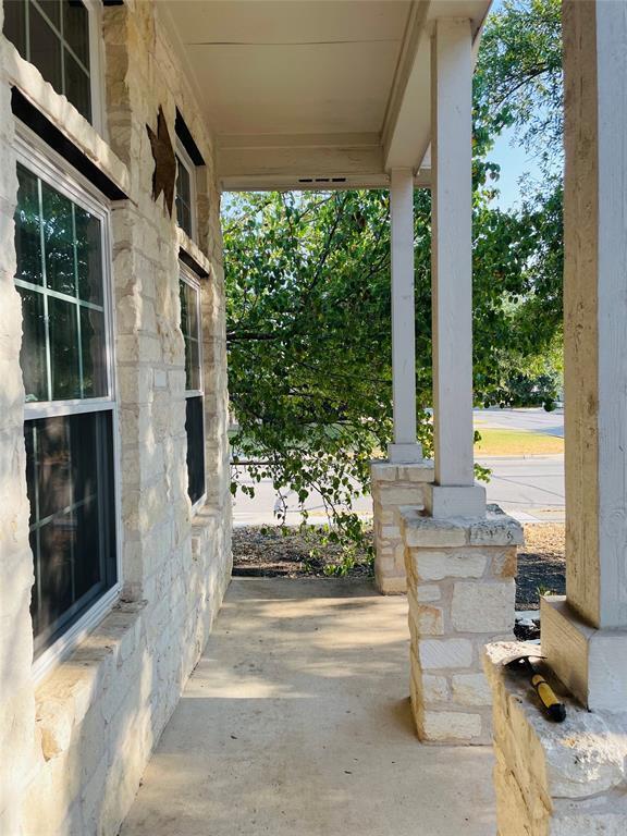 Building Photo - 1901 Brentwood Dr