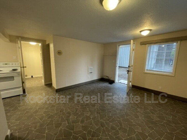 Building Photo - 604 S Sunderland Rd