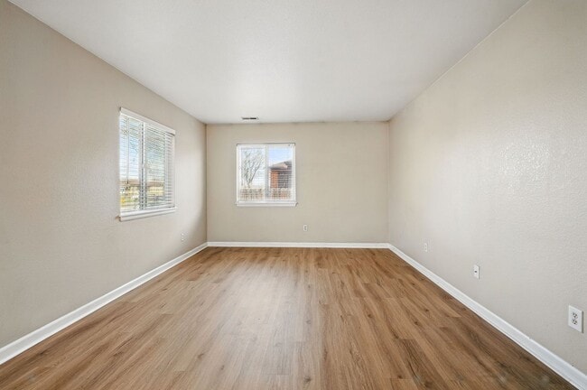 Building Photo - Updated Home in Sunnyside!