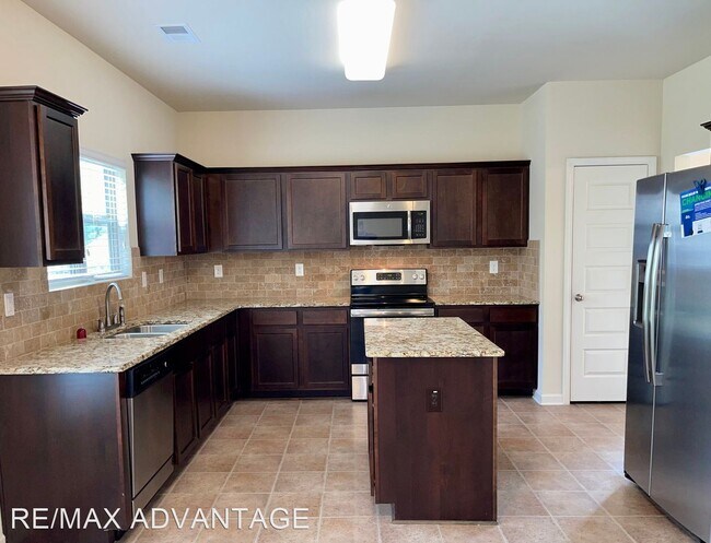 Building Photo - 4 br, 2.5 bath House - 2700 Feldspar Way