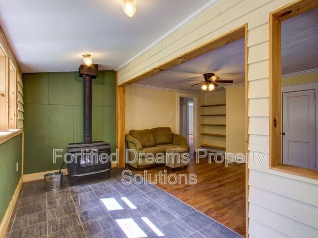 Building Photo - 7507 Greenlawn Dr