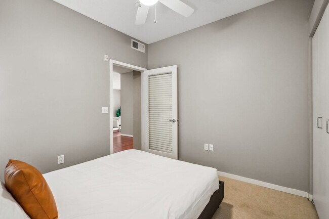 Building Photo - 616 Washington Ave S