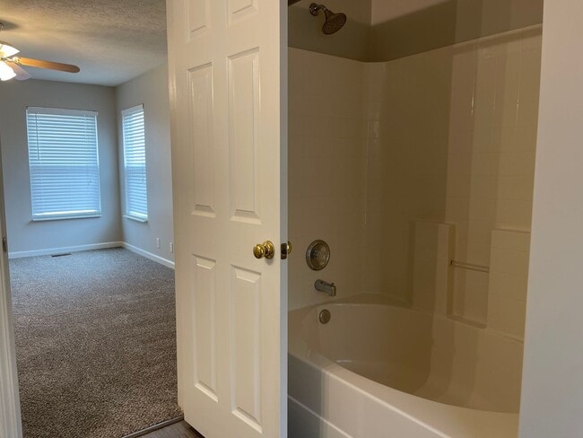 Building Photo - 3 Bed 2.5 Bath Nashville Opry Mills Area F...