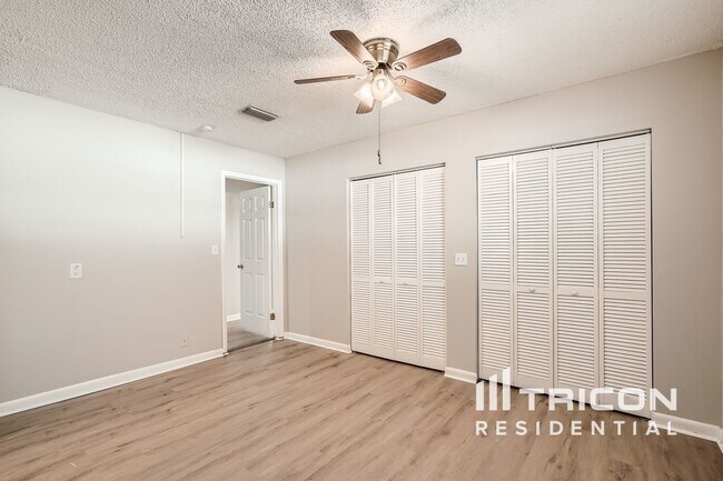 Building Photo - 10206 Deepbrook Dr
