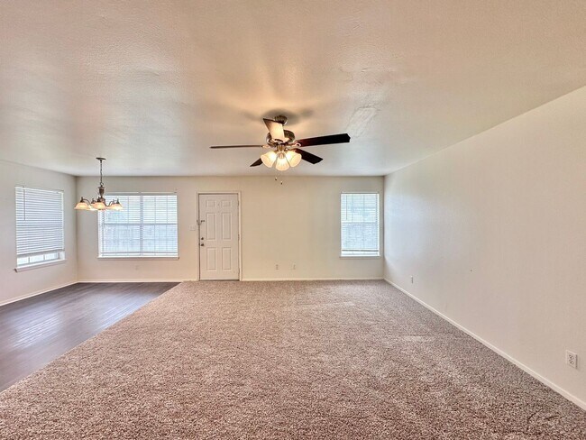 Building Photo - 3-Bedroom Home on Corner Lot in Whitehouse...