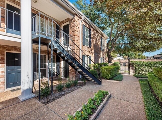 Building Photo - 6402 Del Monte Dr