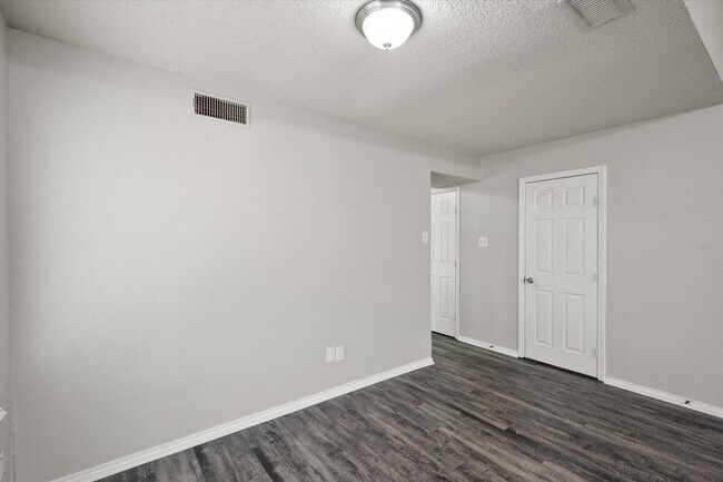 Building Photo - Lake Arlington area 4 bedroom with large yard