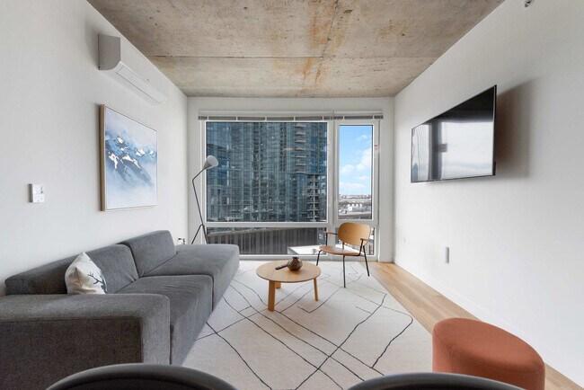 Building Photo - 853 W Blackhawk St