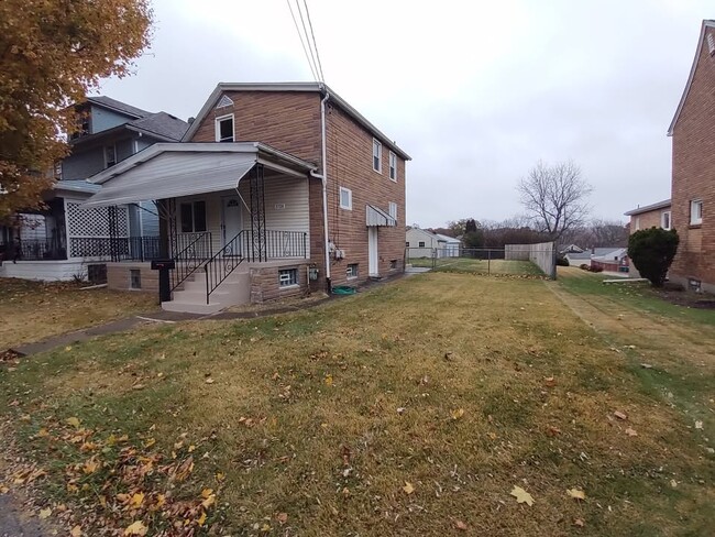 Building Photo - 3728 Essex Ave