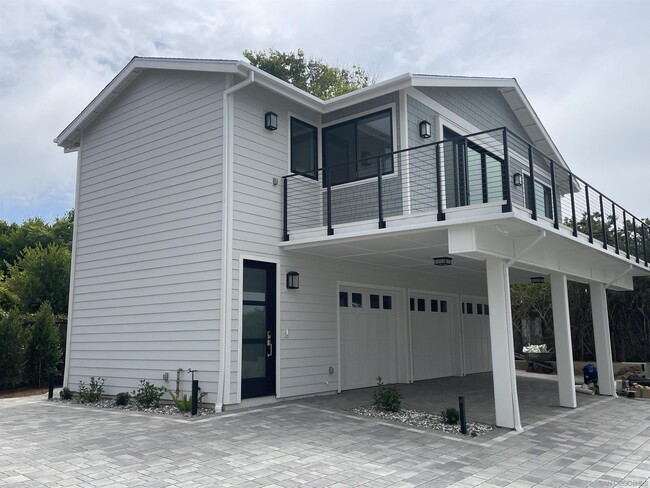 Building Photo - 313 Sunset Dr