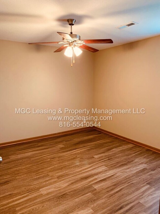 Building Photo - Charming Ranch Duplex in the Heart of Lone Jack - Ready Now!