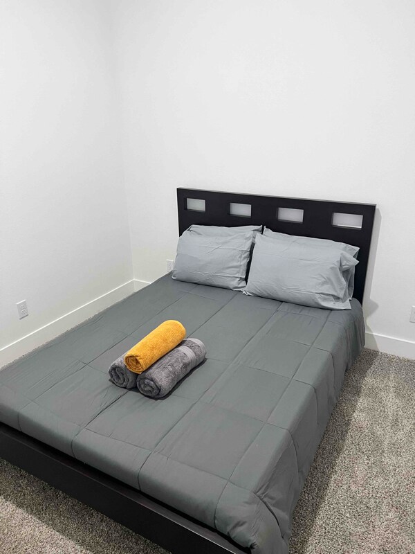 Building Photo - 2216 Dyson St