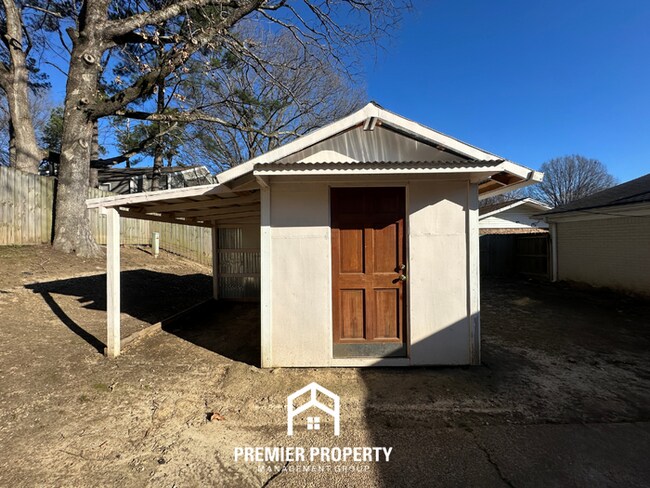 Building Photo - Charming 3BR Memphis Home | Rustic Brick Fireplace, Formal Dining & Fenced Backyard