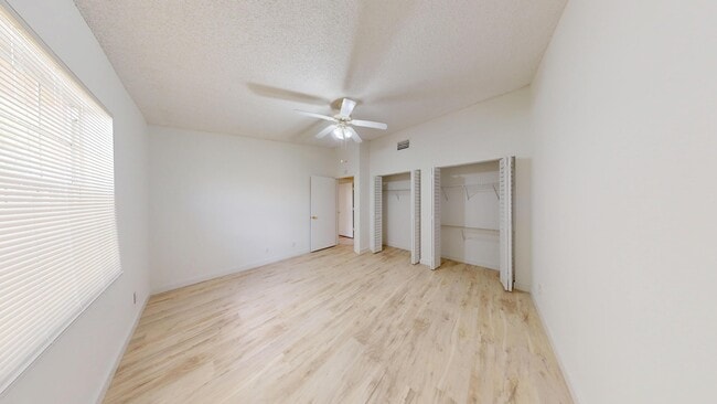 Building Photo - 5401 Pinnacle Ln