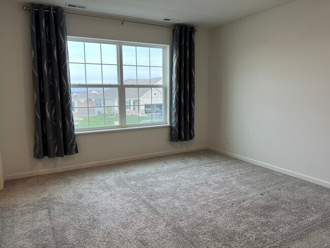 Building Photo - 1231 Hawk Hollow Dr