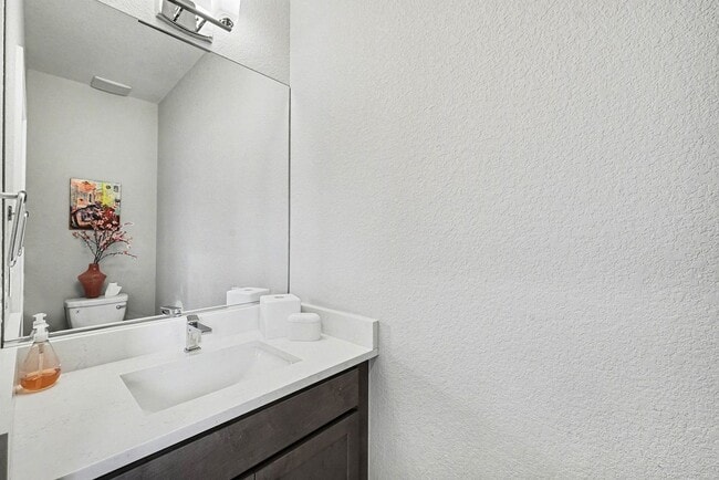 Building Photo - Fully Furnished 3 Bedroom 3 1/2 Bath in Wheat Ridge