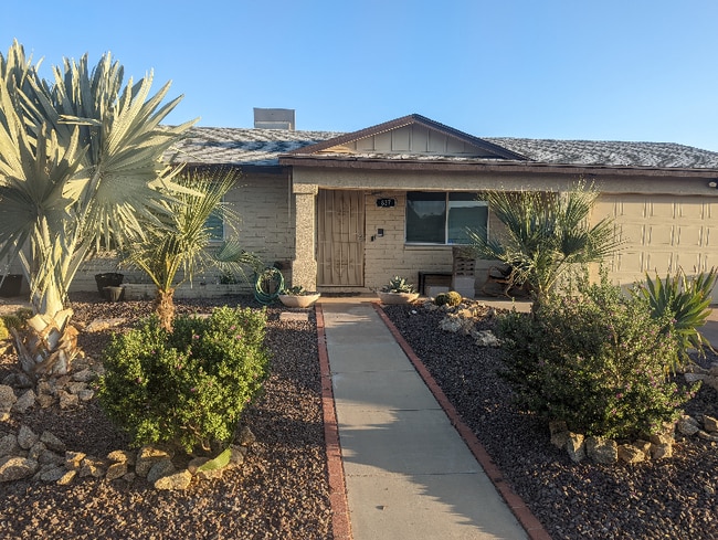 Building Photo - 837 E Gable Ave