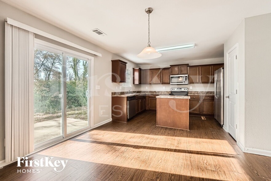 Building Photo - 2508 Walnut Forest Dr