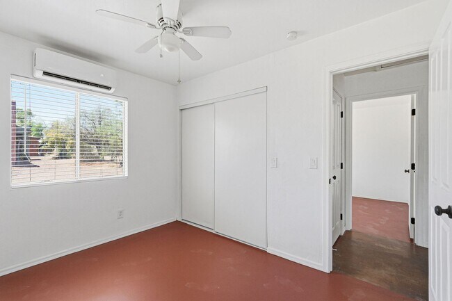 Building Photo - 1226 E Elm St