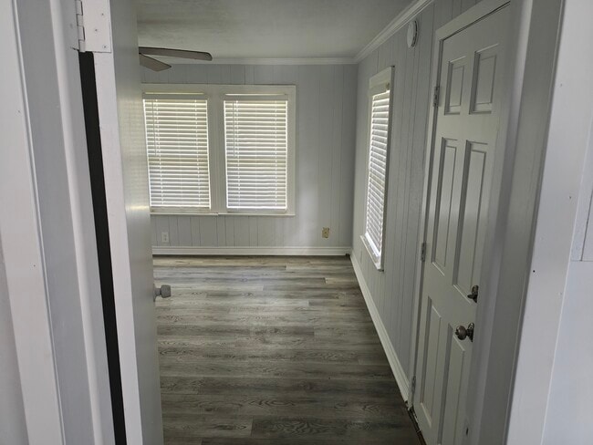 Building Photo - Cline St