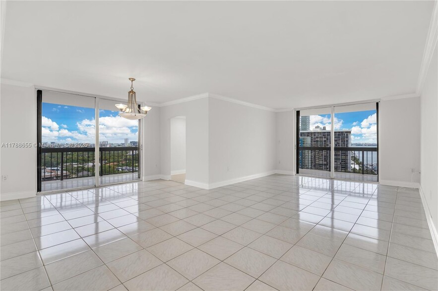 Primary Photo - 2333 Brickell Ave