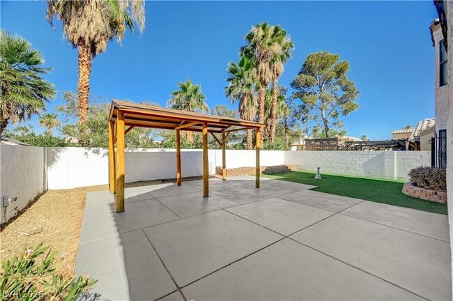 Building Photo - 2616 Camphor Tree St