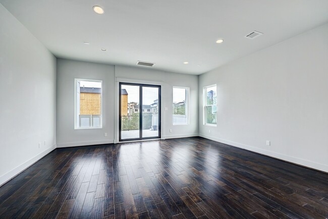 Building Photo - 609 W Pierce St