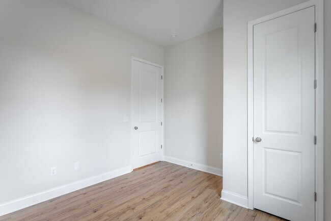 Building Photo - 2017 S Lyerly St