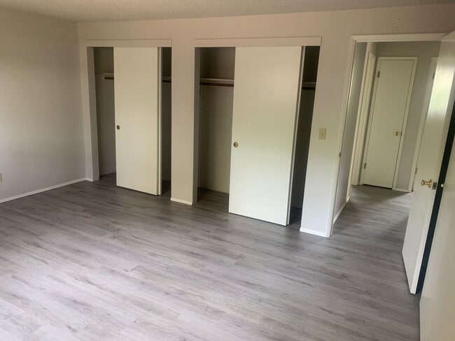 Building Photo - Single Level with Recent Upgrades