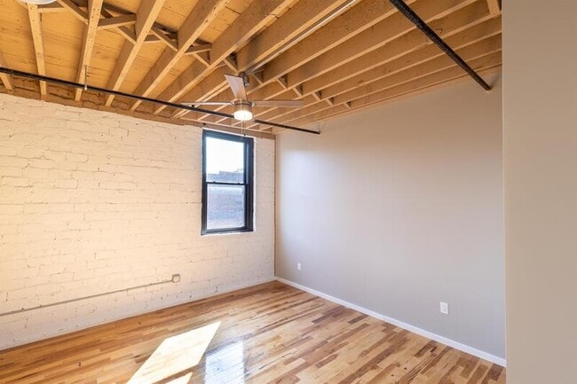 Building Photo - 116 N 4th St
