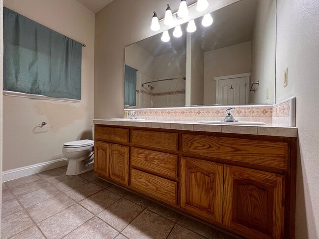 Building Photo - 3-bedroom home in Desert Lakes Golf Community