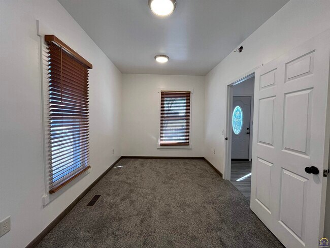 Building Photo - 401 Constitution St