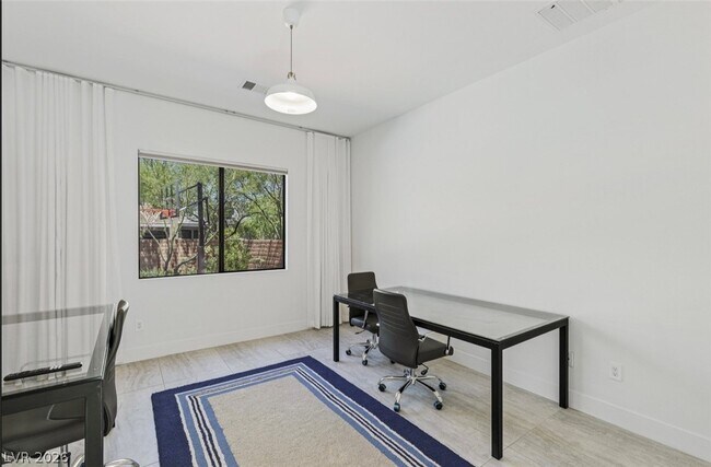 Building Photo - 47 Pristine Glen St