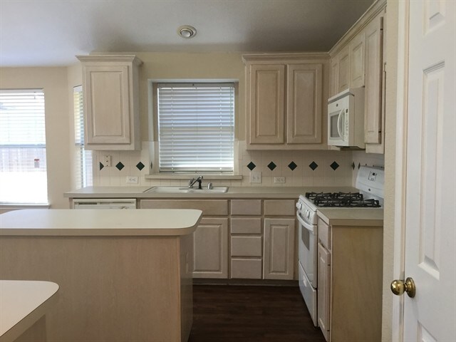 Building Photo - 1160 Valley Oaks Dr