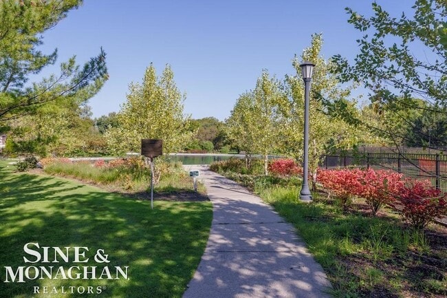 Building Photo - 744 Trombley Rd