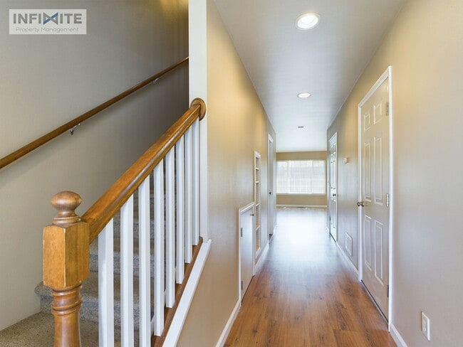 Building Photo - End Unit 3 Bedroom Condo in Bozeman