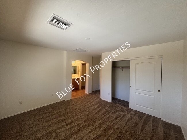 Building Photo - 270 E Shore Cliff Pl