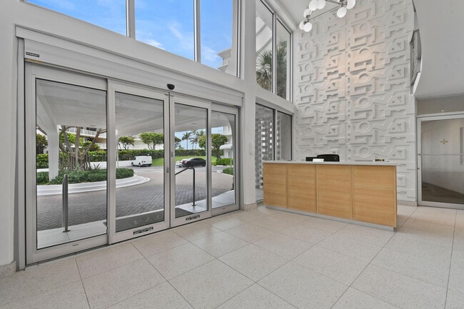 Building Photo - 2774 S Ocean Blvd