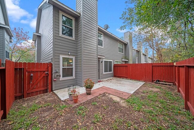 Building Photo - 123 N Villa Oaks Dr