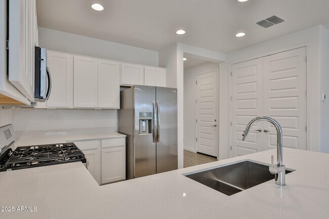 Building Photo - 17368 W Smoketree Dr