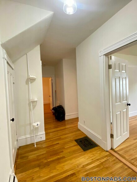 Building Photo - 5 Aldie St