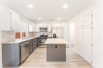 Building Photo - 1813 Navajo Lake Way