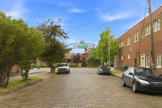 Building Photo - 19 E Mithoff St
