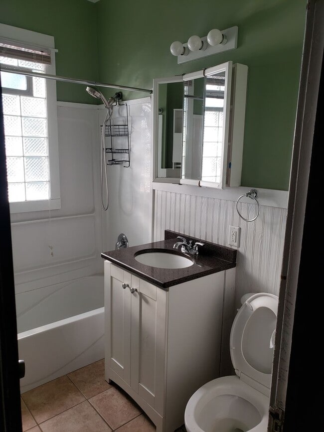 Building Photo - Beautiful 3 bedroom