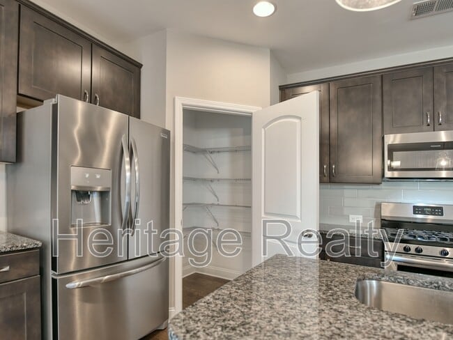 Building Photo - 2212 Scarlet Tanager St