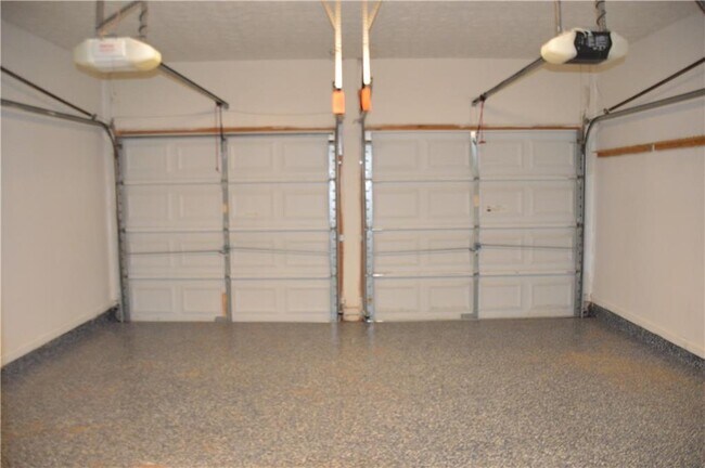 Building Photo - 2021 Crestview Way