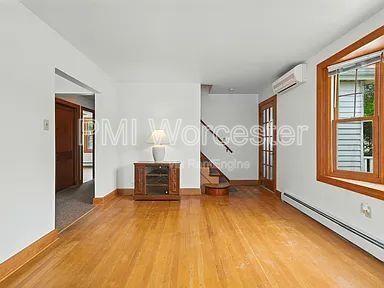 Building Photo - 178 Massasoit Rd