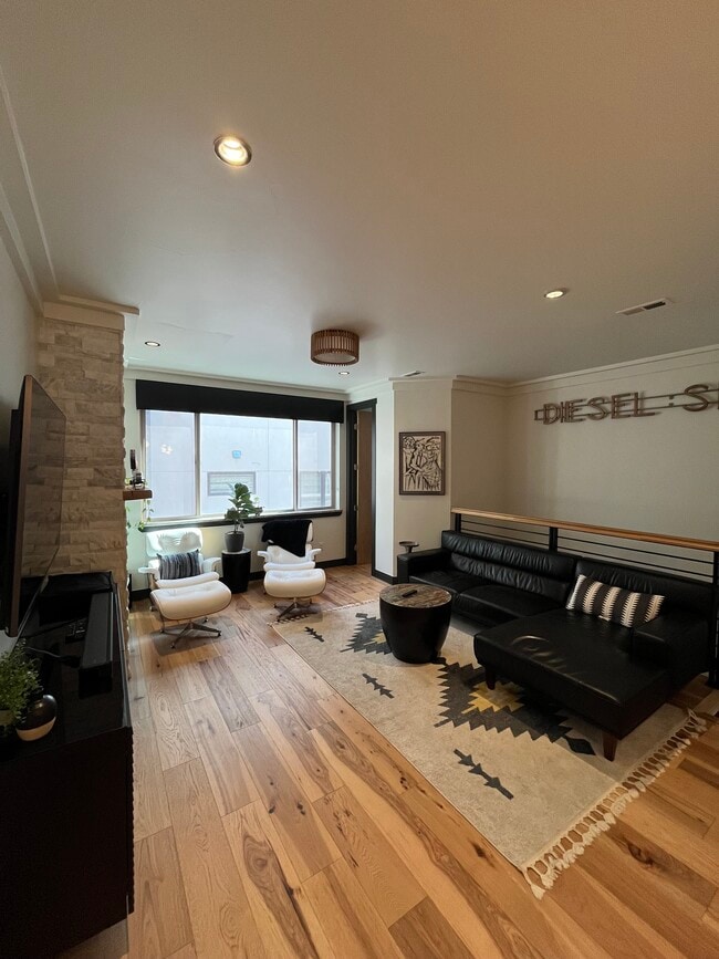 Building Photo - 2830 W 26th Ave